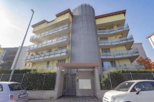 Foto Appartamento in vendita a Monza - 4 locali 150mq