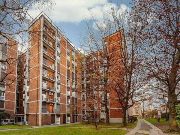 Foto Appartamento in Vendita a Monza Via Cavallotti