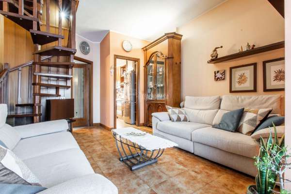 Foto Appartamento in vendita a Mozzate