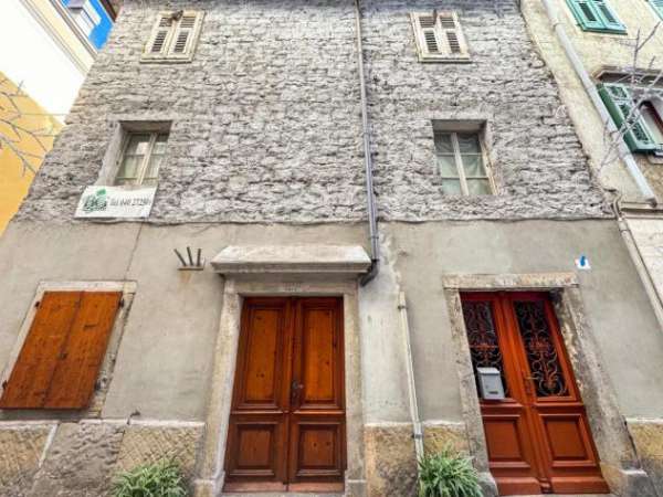 Foto Appartamento in vendita a Muggia - 3 locali 120mq