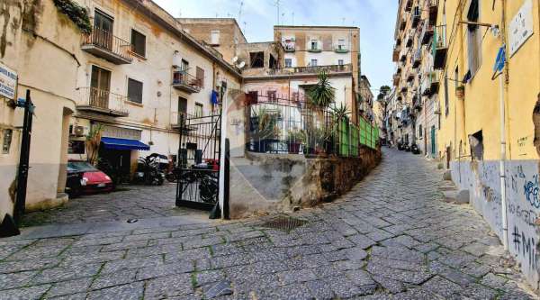 Foto Appartamento in vendita a Napoli