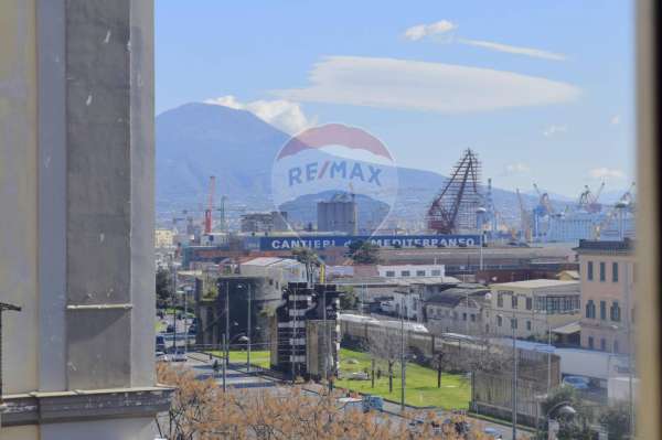 Foto Appartamento in vendita a Napoli