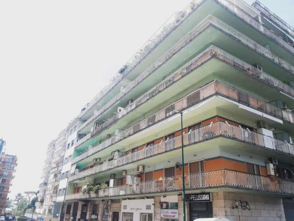 Foto Appartamento in vendita a Napoli