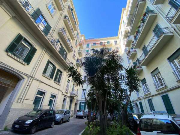 Foto Appartamento in vendita a Napoli