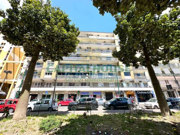 Foto Appartamento in vendita a Napoli