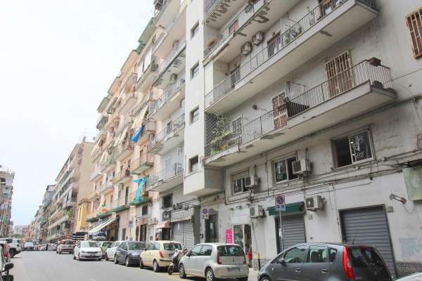 Foto Appartamento in vendita a Napoli