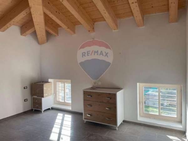 Foto Appartamento in vendita a Nogarole Rocca - 3 locali 80mq