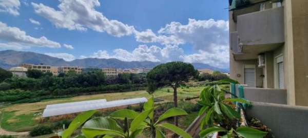 Foto Appartamento in vendita a Palermo - 4 locali 120mq