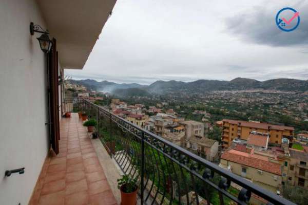 Foto Appartamento in vendita a Palermo - 5 locali 152mq