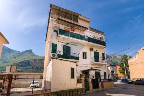 Foto Appartamento in vendita a Palermo