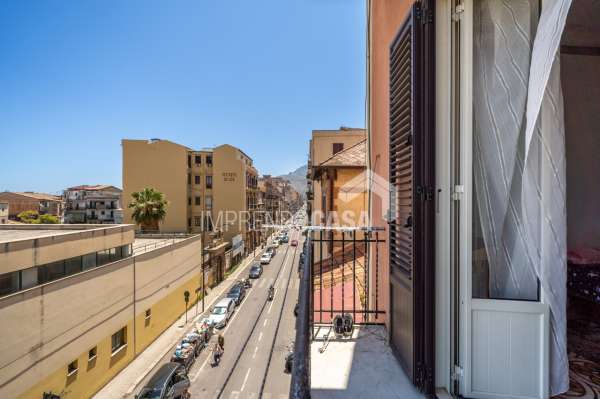 Foto Appartamento in vendita a Palermo