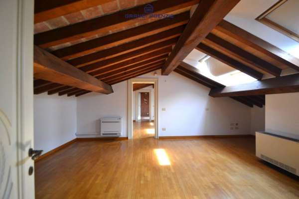 Foto Appartamento in vendita a Parma