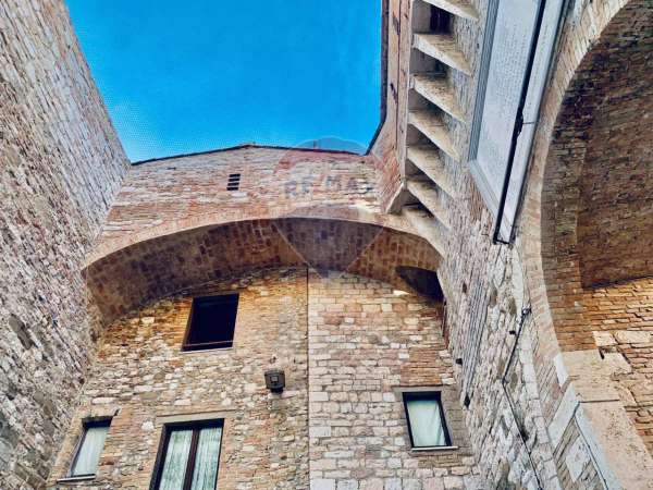 Foto Appartamento in vendita a Perugia
