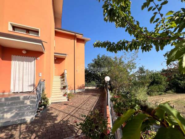 Foto Appartamento in vendita a Pesaro