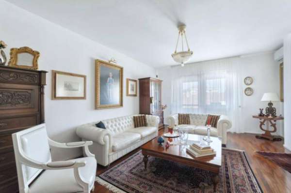 Foto Appartamento in vendita a Pescara - 4 locali 222mq