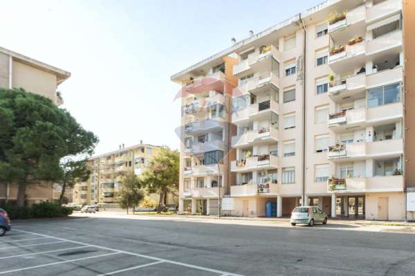 Foto Appartamento in vendita a Pescara