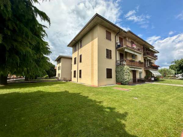 Foto Appartamento in vendita a Peschiera Del Garda