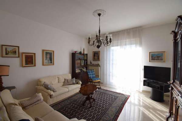 Foto Appartamento in vendita a Piacenza