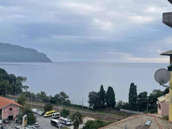 Foto Appartamento in vendita a Pieve Ligure - 5 locali 105mq