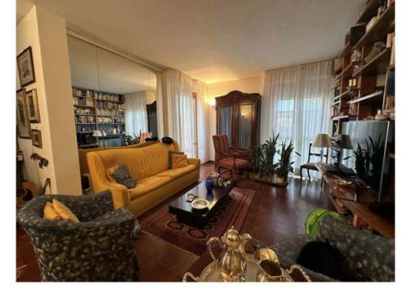 Foto Appartamento in vendita a Pisa 105 mq  Rif: 1316070