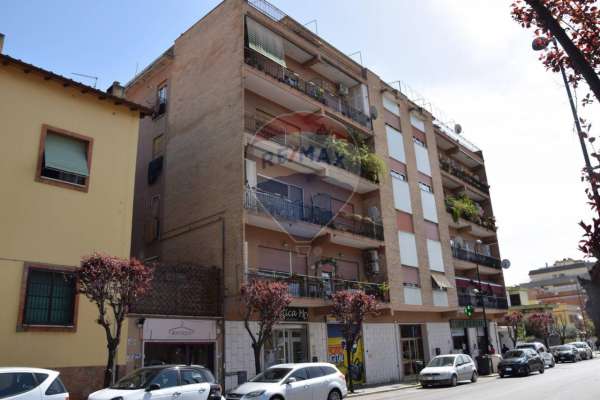 Foto Appartamento in vendita a Pomezia