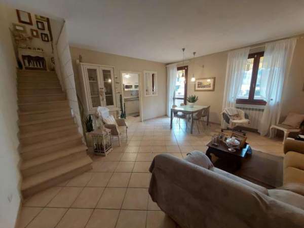 Foto Appartamento in vendita a Ponsacco 90 mq  Rif: 1303256