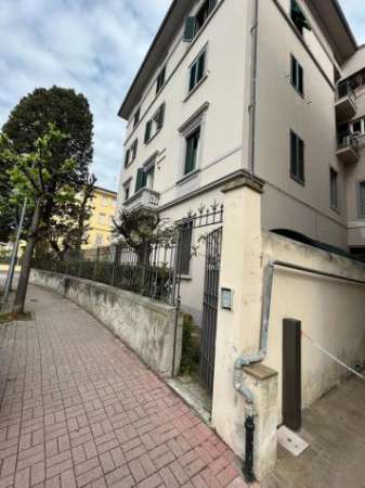Foto Appartamento in vendita a Pontedera 120 mq  Rif: 1289950