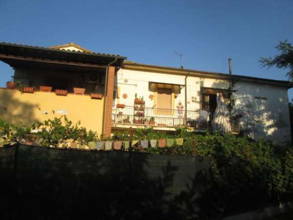 Foto Appartamento in vendita a Pontedera 92 mq  Rif: 1305883