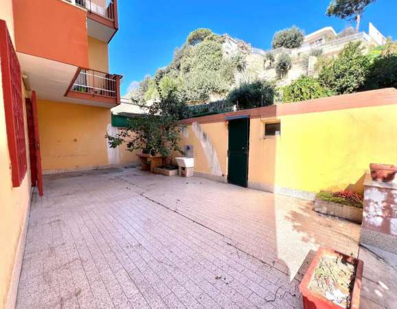 Foto Appartamento in vendita a Pozzuoli
