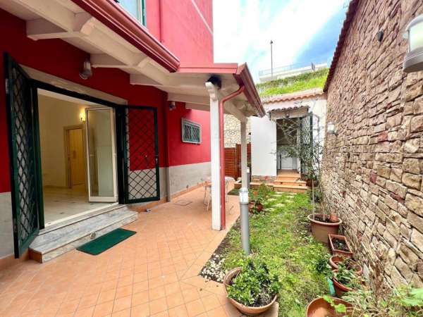 Foto Appartamento in vendita a Pozzuoli