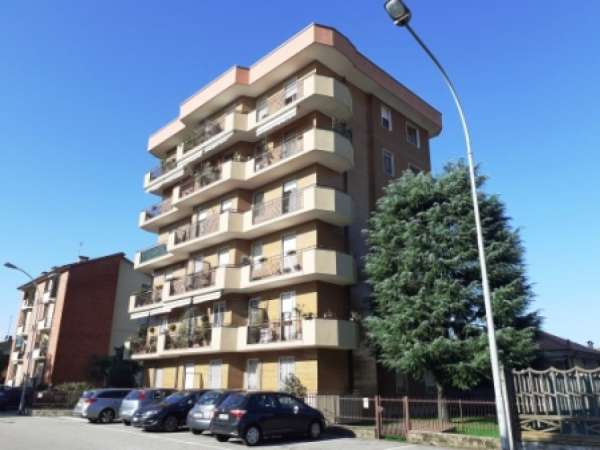 Foto Appartamento in Vendita a Pregnana Milanese via Carducci