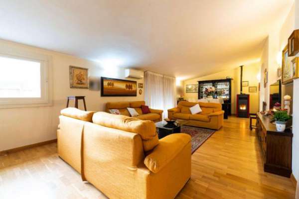 Foto Appartamento in vendita a Quartucciu - 4 locali 185mq