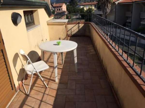 Foto Appartamento in vendita a Renella - Montignoso 75 mq  Rif: 988445