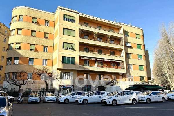 Foto Appartamento in vendita a Roma