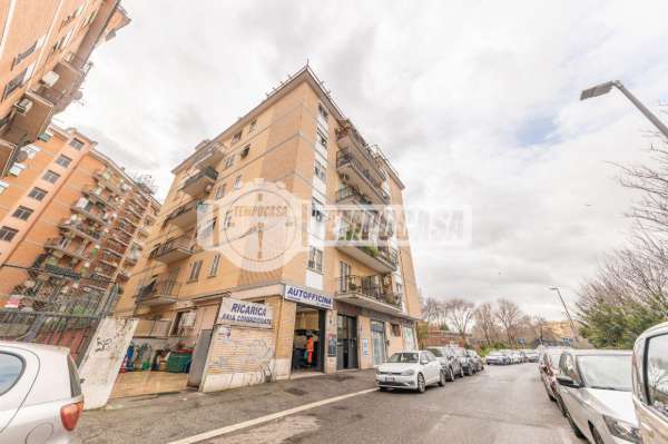 Foto Appartamento in vendita a Roma