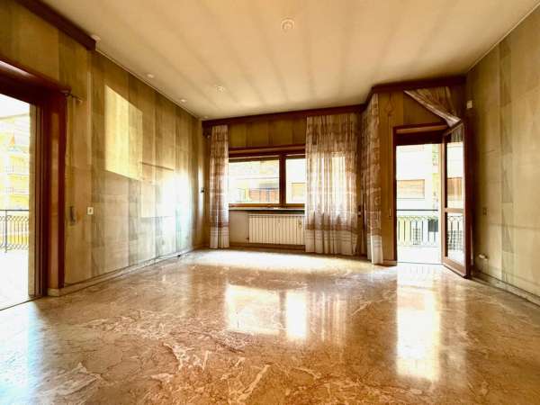 Foto Appartamento in vendita a Roma