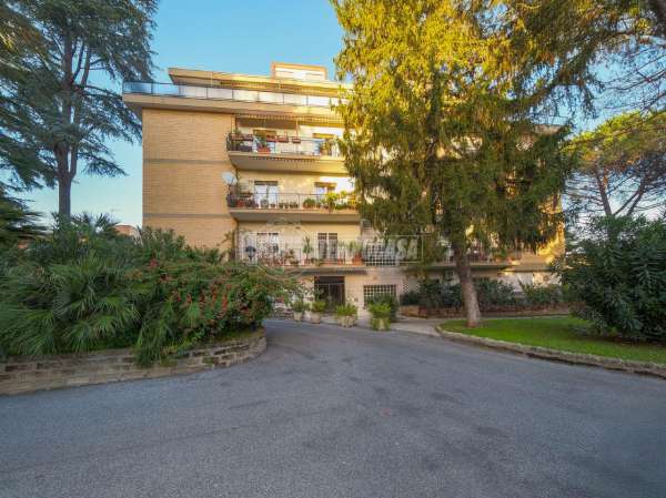 Foto Appartamento in vendita a Roma