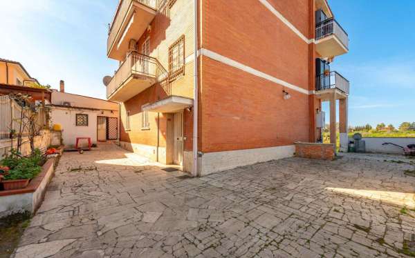 Foto Appartamento in vendita a Roma