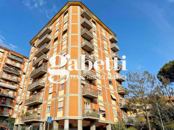 Foto Appartamento in vendita a Roma