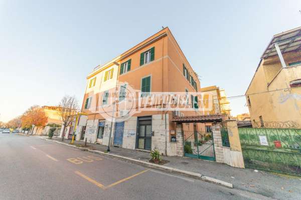 Foto Appartamento in vendita a Roma