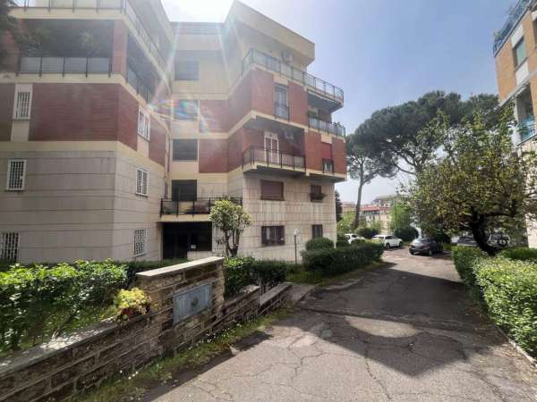 Foto Appartamento in vendita a Roma