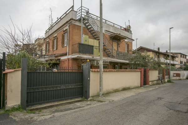 Foto Appartamento in vendita a Roma