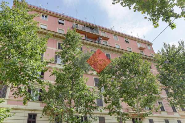 Foto Appartamento in vendita a Roma