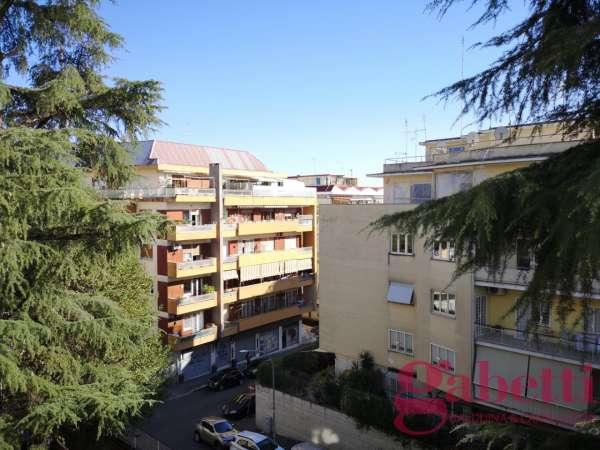 Foto Appartamento in vendita a Roma