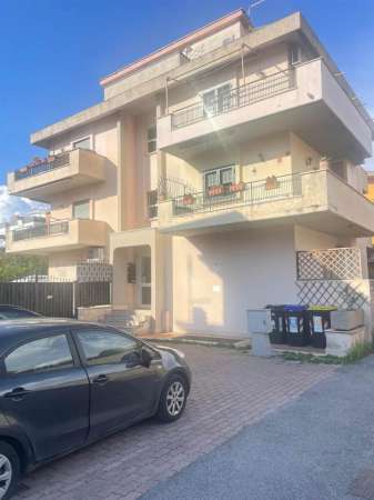 Foto Appartamento in vendita a Roma