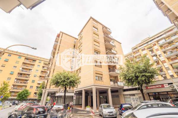 Foto Appartamento in vendita a Roma
