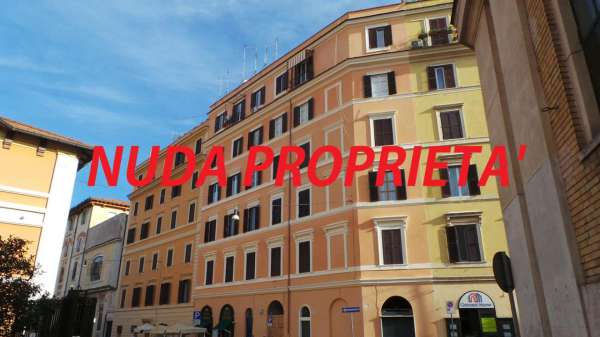 Foto Appartamento in vendita a Roma