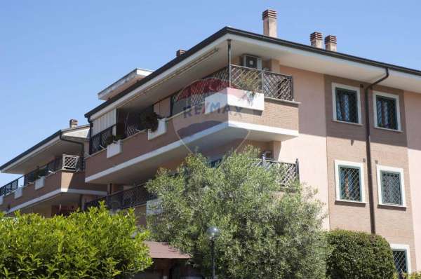 Foto Appartamento in vendita a Roma