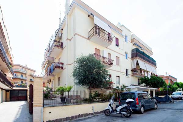 Foto Appartamento in vendita a Roma