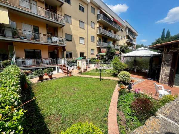 Foto Appartamento in vendita a Roma